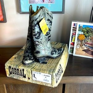 Coral vintage boots black crater sequence inlay size 8 women’s